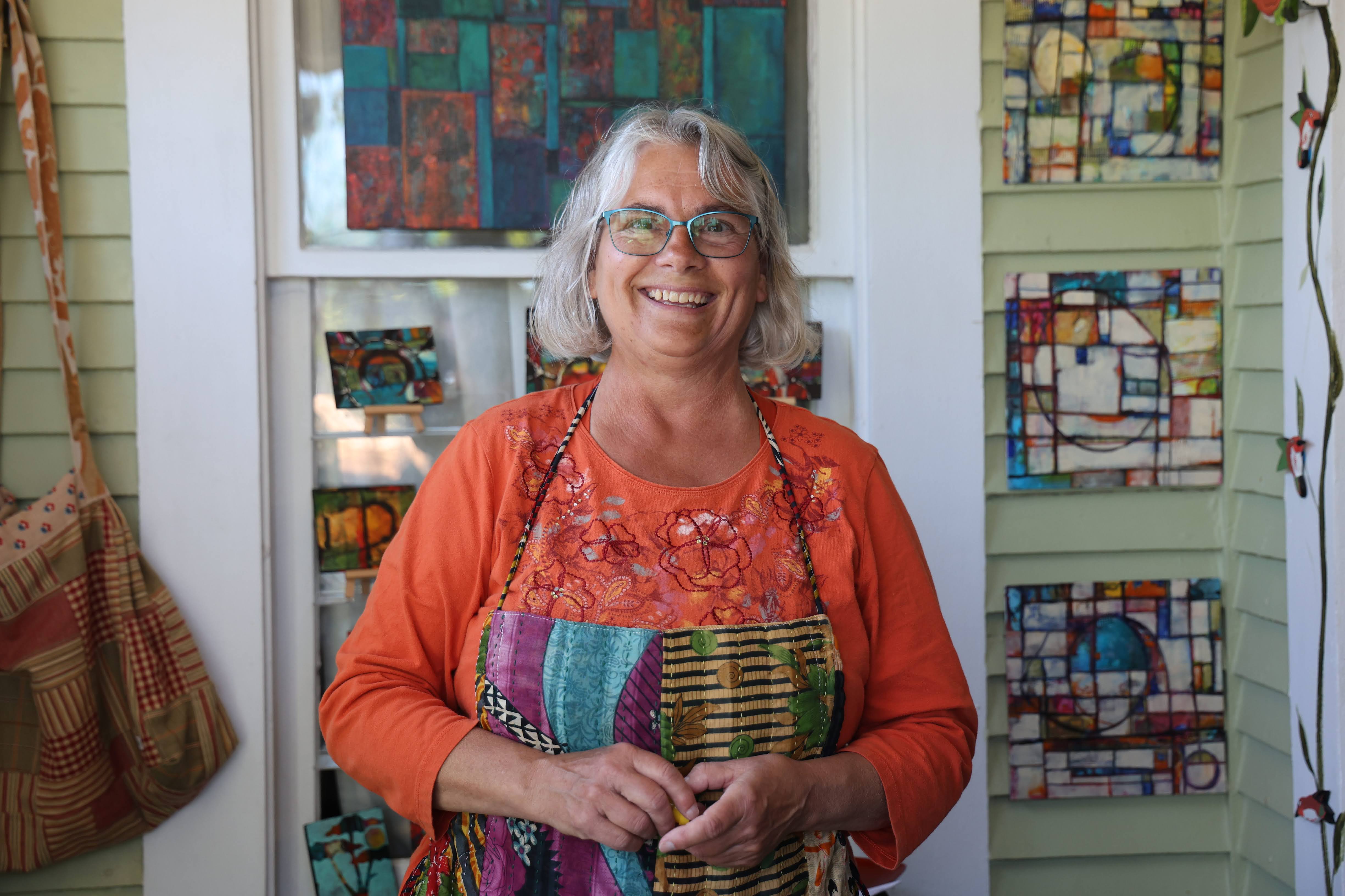 Local artist at Kat's Corner gallery in Port Orford